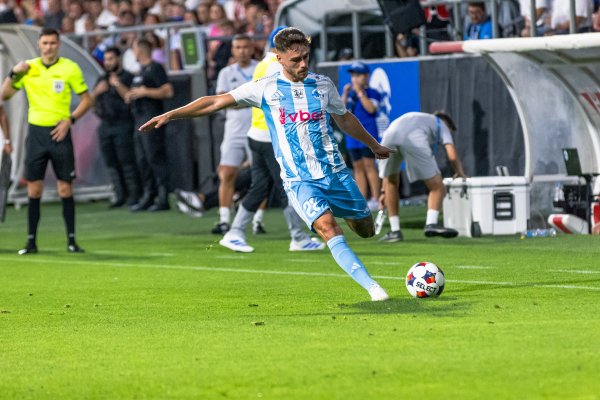 FC Botoșani - Corvinul, de la 16:45, Sporting Liești - Dinamo, de la 19:00, și FC Argeș - FCSB, de la 21:30. Prima etapă a fazei grupelor Cupei României continuă!