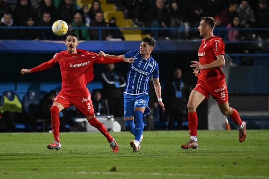 Dinamo - Farul, de la 20:30, pe iAMsport.ro. ”Câinii”, cu gândul la primul loc!