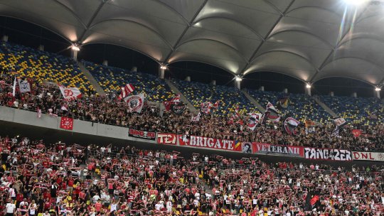 Panică în tribune la Dinamo - Farul! O torță a ajuns printre suporteri, iar o femeie a fost dusă la ambulanță