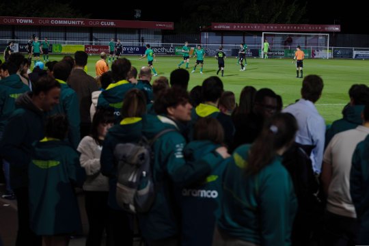 Mercedes și Aston Martin, rivale și pe terenul de fotbal. Cine a avut câștig de cauză