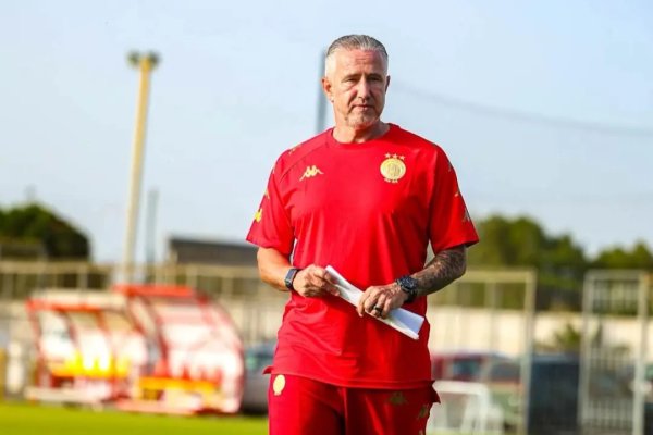 Reghecampf a renunțat la peste 1.000.000 de euro pentru a reveni la FCSB. Și-a reziliat contractul cu Esperance Tunis