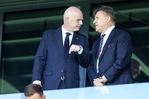 Scandal înainte de Polonia - România. Președintele Federației ar fi fost filmat pe ascuns în ipostaze jenante, după o cină cu Gianni Infantino