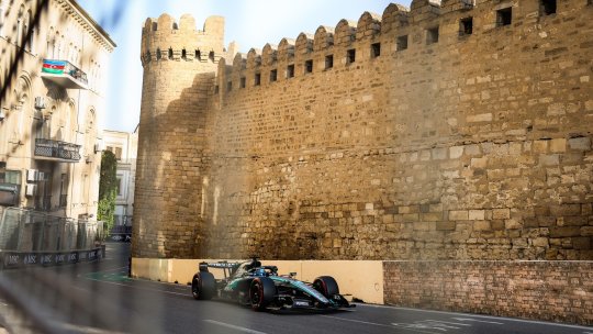 Russell, cel mai rapid în primele două antrenamente libere la Baku