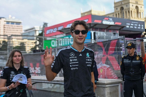 Russell, al cincilea pole din 2026. Antonelli a părăsit calificările din Baku după Q1