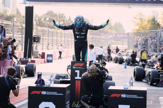 George Russell a câștigat în Baku după un Grand Prix pe care l-a dominat autoritar
