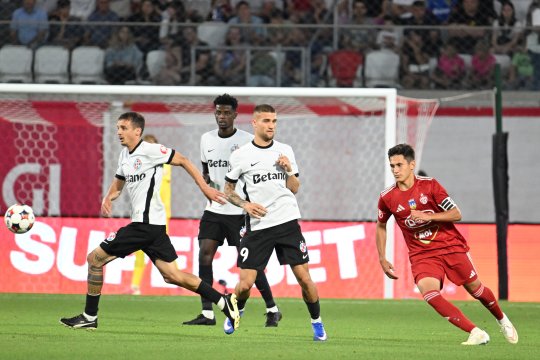 Un mijlocaș de 350.000 de euro, pe radarul lui Dinamo și al Universității Craiova