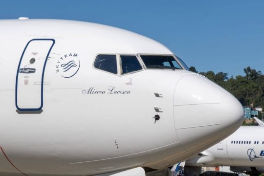 Cum arată avionul ”Mircea Lucescu”. Primele imagini cu noul Boeing 737 MAX din flota TAROM