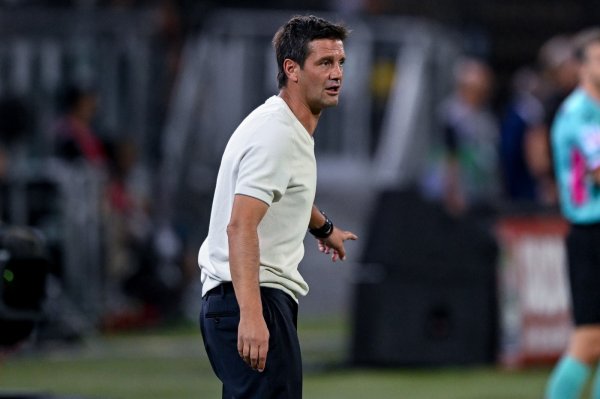 Chivu a câștigat două trofee cu Inter, dar nu a fost ales ”antrenorul anului” în Italia! Cine i-a suflat premiul românului