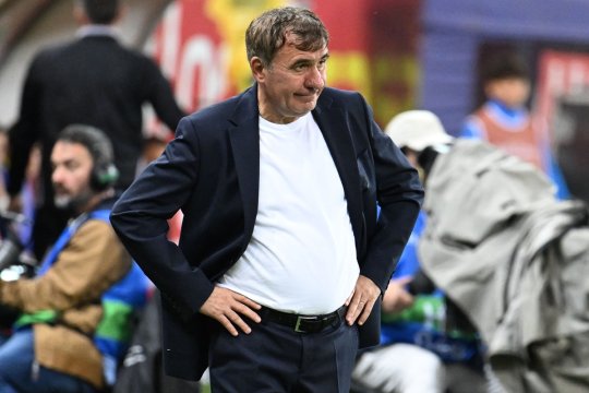 Supărat pe el, Gică Hagi îl scoate din echipa de start pentru meciul cu Polonia: ”Știi pe cine bagă titular?”