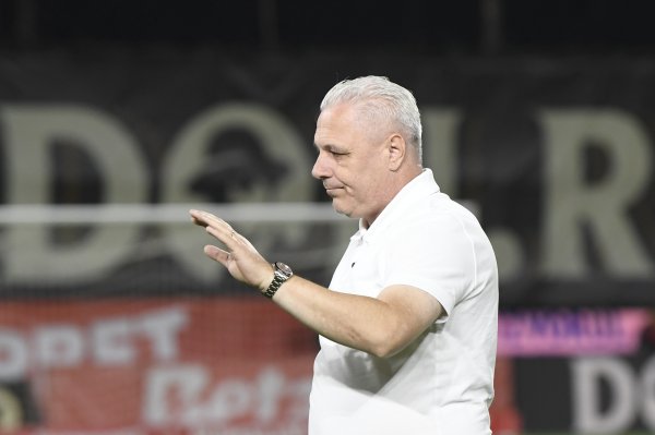 Marius Șumudică și-a felicitat jucătorii după meciul cu Farul: ”Sunt niște eroi”