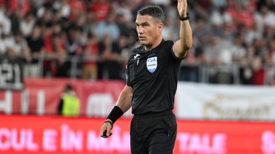 Nebunie în Dinamo - FCSB! Istvan Kovacs, decizii controversate într-un derby cu trei intervenții VAR