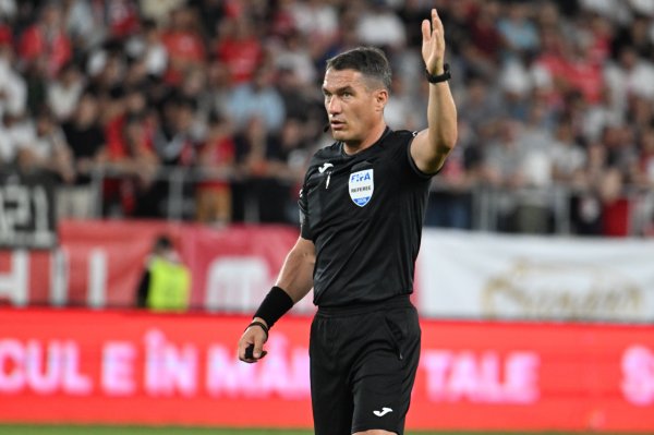 Nebunie în Dinamo - FCSB! Istvan Kovacs, decizii controversate într-un derby cu trei intervenții VAR
