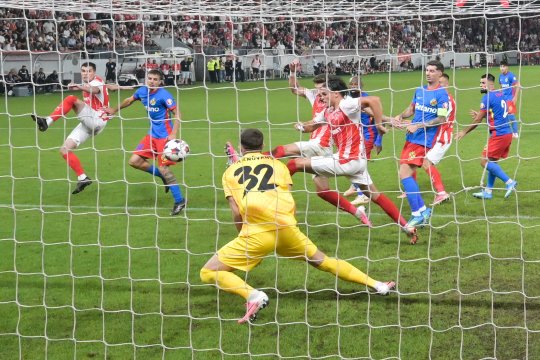 Un jucător de la FCSB a refuzat să vină la interviu după eșecul cu Dinamo, la ordinul conducerii!