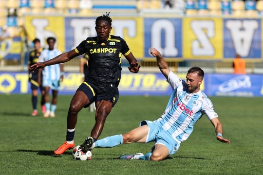 Maxim i-a făcut praf pe jucătorii Corvinului: ”Până nu am strigat la ei...” + Sousa, mândru: ”E greu să construiești o echipă precum a mea în fotbal!”