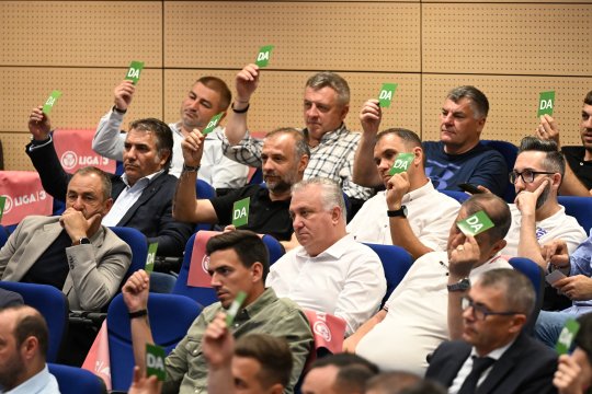 E pregătită o măsură fără precedent în fotbalul românesc: ”Tăiem un sfert din toate salariile!”. Rapid a trecut deja prin așa ceva!