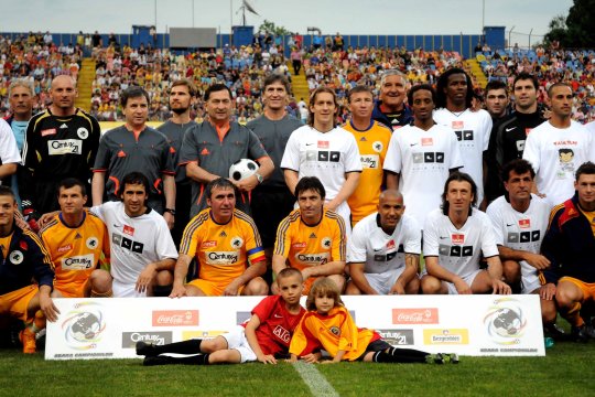 Marele fotbalist român a încercat să arunce berile pe geamul avionului: ”Mamă, te omor!”