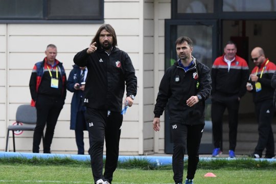 Antrenorul român de top a forțat titularizarea fiului său. Dan Alexa: ”Nu mi-a venit să cred”