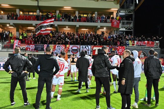 Antrenorul lui Dinamo și-a pierdut cumpătul la Miercurea Ciuc: ”I-am dat o palmă! Nu ai voie să râzi de un om”. Cum a fost luat la mișto