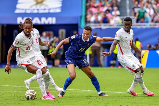 Inter dă lovitura pe piața transferurilor! Djed Spence, tot mai aproape de Milano. Ce se întâmplă cu Luis Henrique