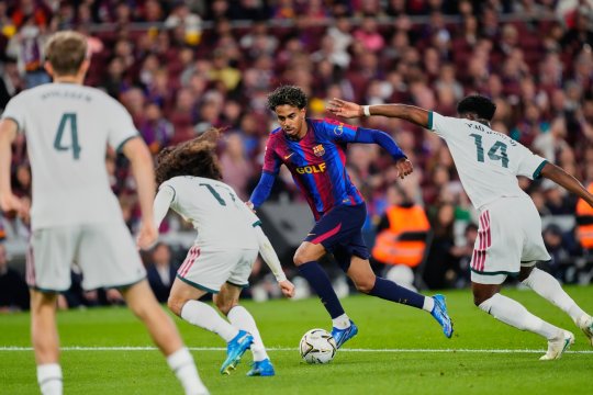 Gică Popescu, prezent la Barcelona - Real Madrid! Cu cine a fost surprins în tribune