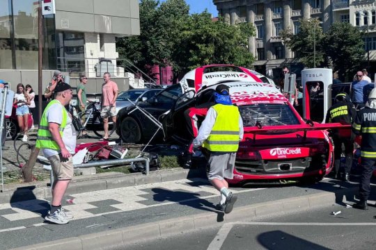 Fiul lui Mihai Leu, Marco, aproape de tragedie! Mașina sa a distrus un parapet de beton. Copilotul a fost transportat de urgență la spital