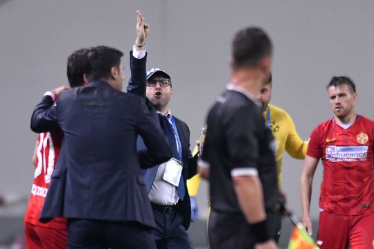 Un fost antrenor din SuperLiga, bătut în vestiar după ce i-a făcut avansuri unui jucător: ”Mi-a zis că este adevărat”
