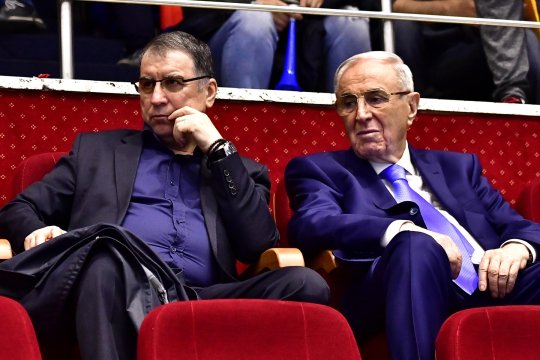 Și-a pierdut cumpătul în direct: ”Viorel Păunescu a luat 200 de milioane de la Bancorex, suntem nebuni la cap?! A furat din buzunarele tuturor, hai să respectăm adevărul”