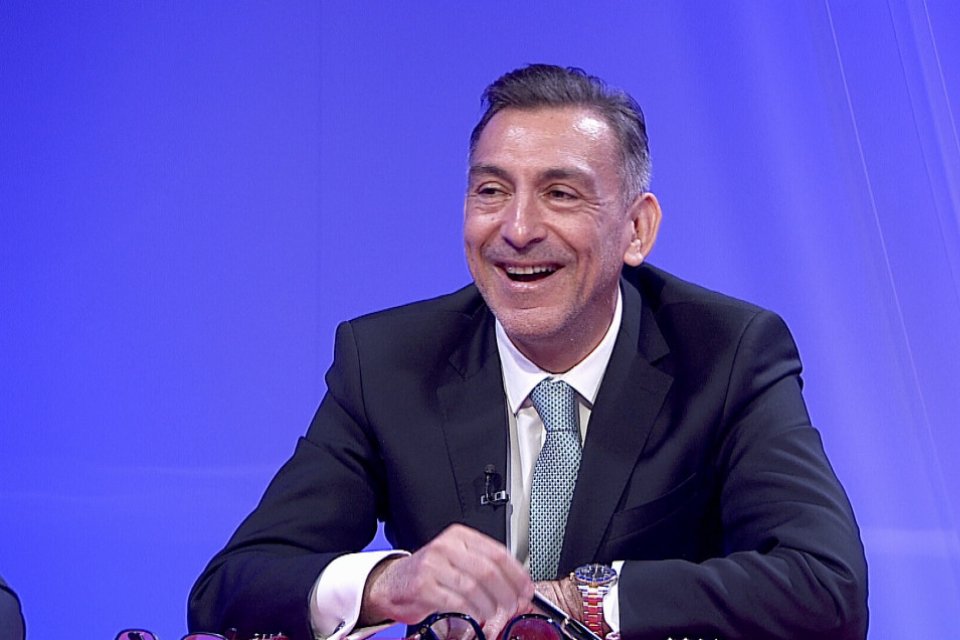 ”Golul sezonului”. Ilie Dumitrescu, fascinat de reușita lui Ionuț Vînă. Întrebat ce portar ar fi apărat șutul, Mister a stârnit râsete în platou: ”Prunea?”