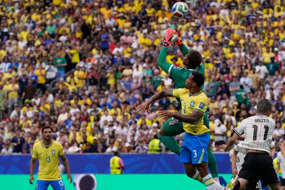Brazilia - Japonia 0-0, pe iAMsport.ro. Neymar, rezervă. Sud-americanii au posesia