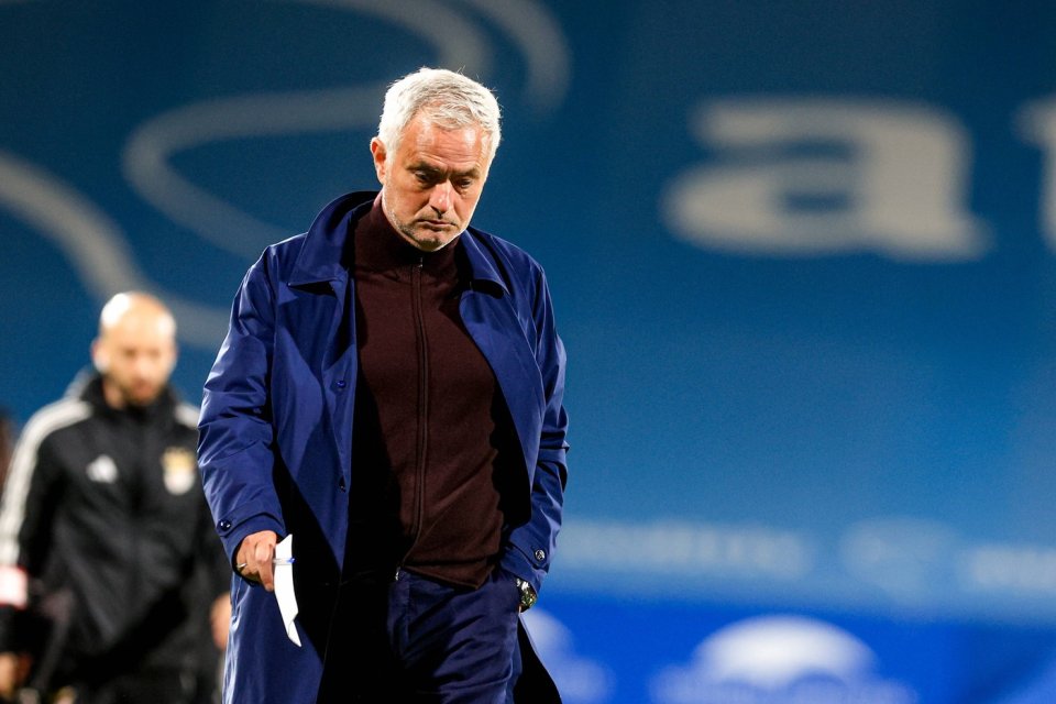 Mourinho a început curățenia. 5 jucători au fost anunțați să-și pregătească bagajele