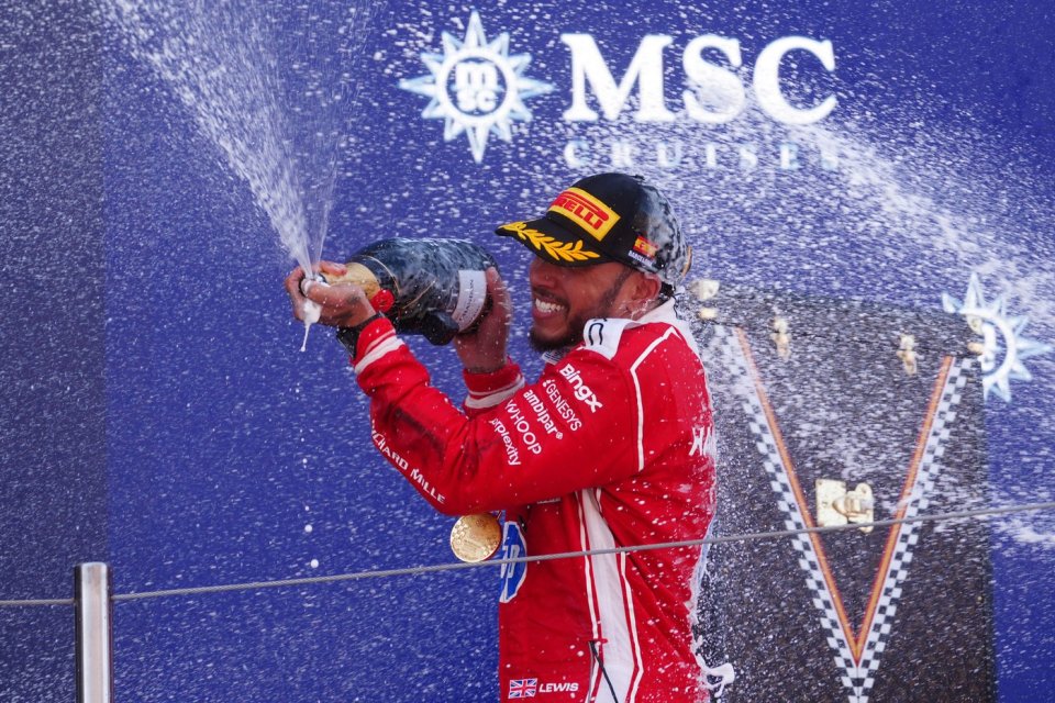 Lewis Hamilton, euforic după primul Mare Premiu câștigat cu Ferrari. Cum a numit pilotul britanic victoria de la Barcelona