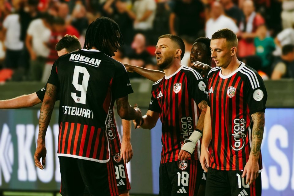 Remiză în ”derby-ul românesc” din Turcia: Rădoi, salvat de Sorescu în fața echipei lui Hagi și Akdag!