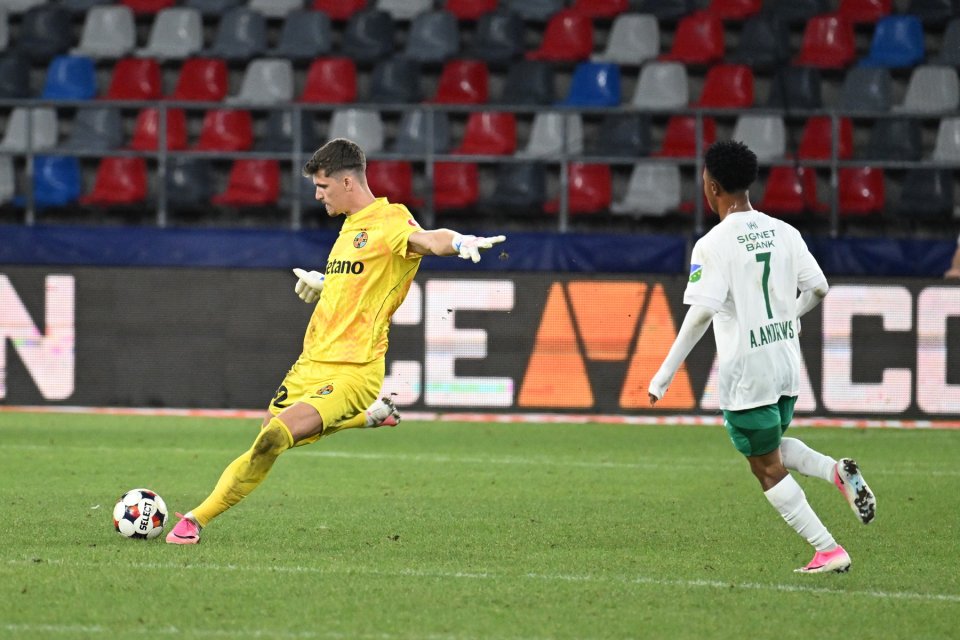 De ce nu a fost inclus Târnovanu în lotul FCSB la partida cu Farul