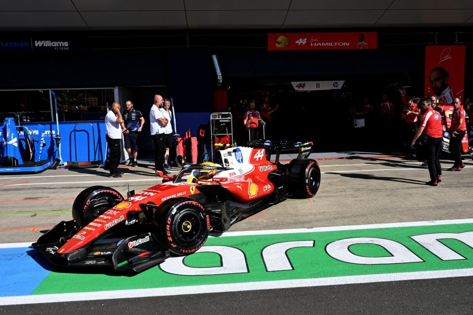Hamilton domină la Silverstone și pleacă primul în Sprint