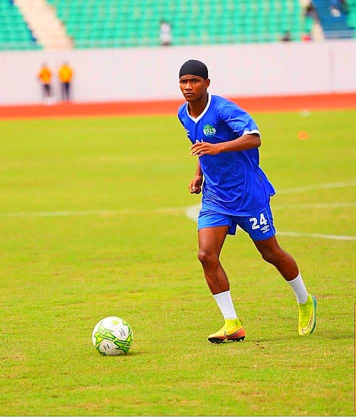Mijlocașul Sallieu Bah (17 ani) din Sierra Leone ste foarte aproape să semneze un contract cu Rapid