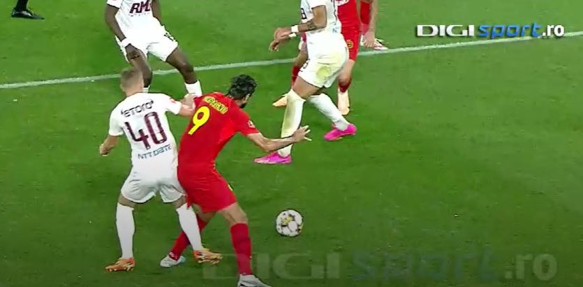 Compagno cade în duel cu Cvek. Arbitrul a dat penalty