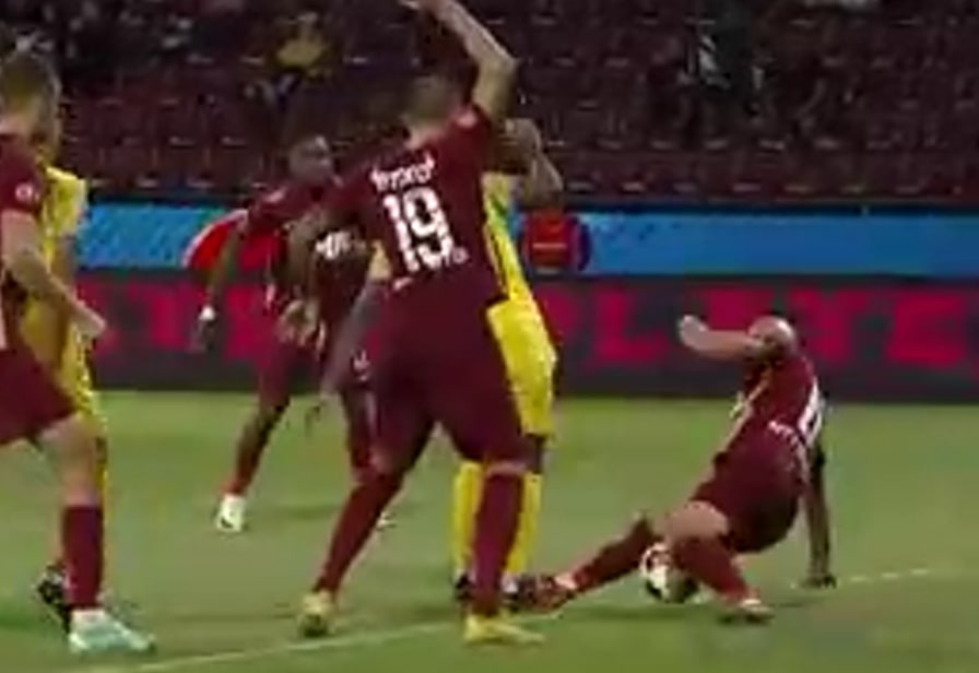 Petrolul Ploiești a cerut penalty la un duel dintre Gomes și Ajeti din repriza a doua a partidei cu CFR Cluj