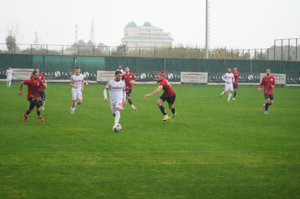 Dinamoviștii au disputat amicalul cu Genclerbirligi pe o ploaie torențială