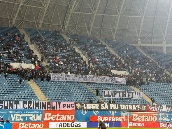 Bannerul afișat de Peluza Nord Craiova la meciul cu FCSB