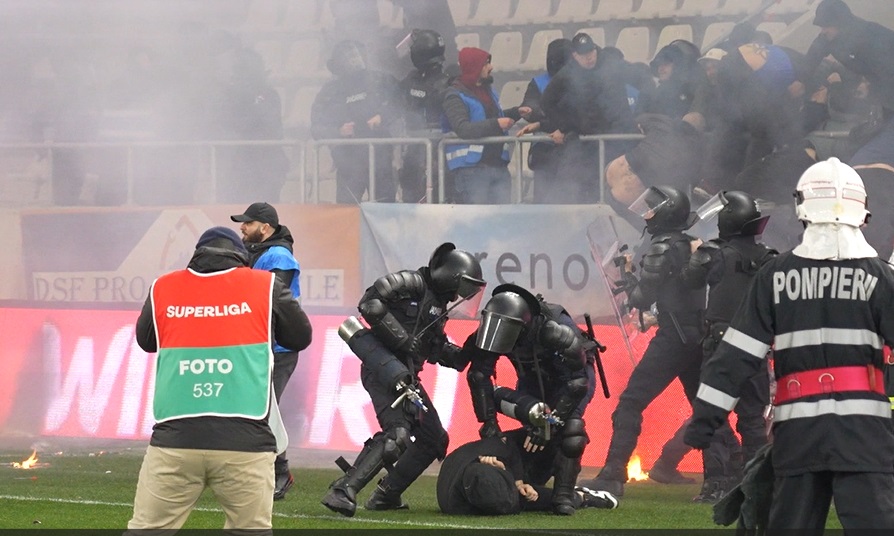 Incidente la partida dintre Dinamo și UTA