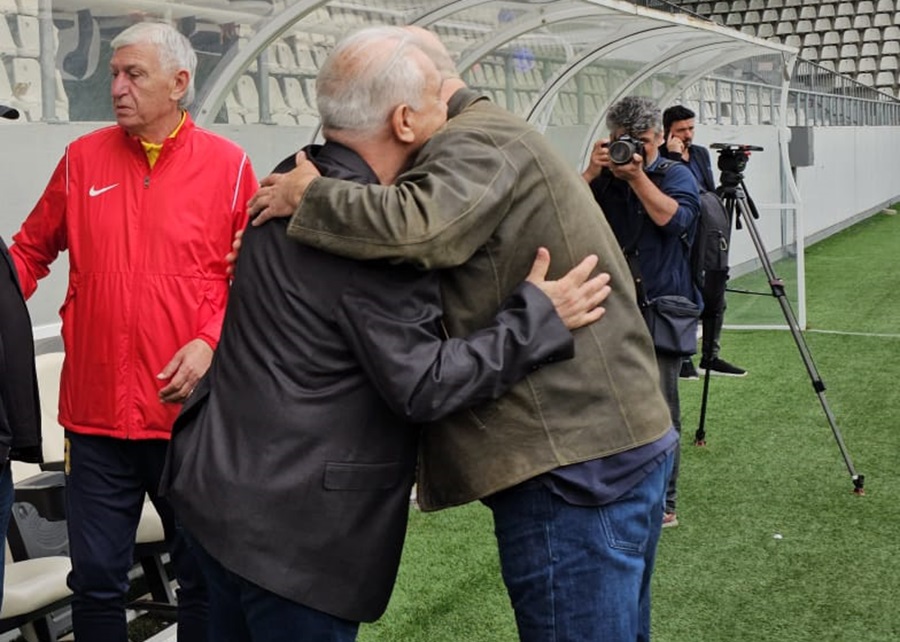 Iulian Filipescu și Anghel Iordănescu s-au îmbrățișat cordial când s-au văzut