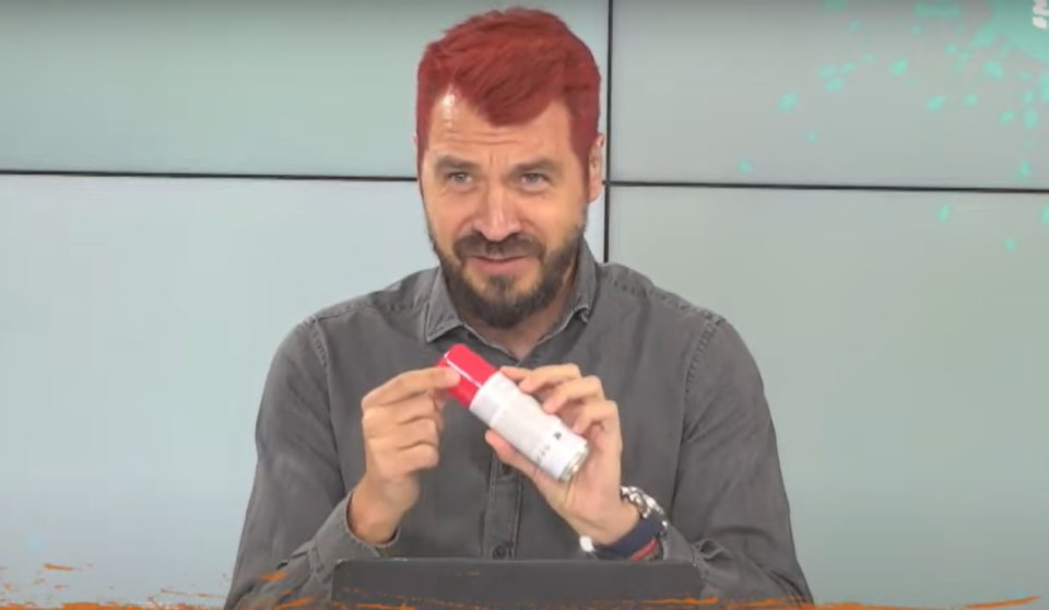Costin Ștucan s-a ținut de cuvant și s-a vopsit roșu după ce România s-a calificat la Euro