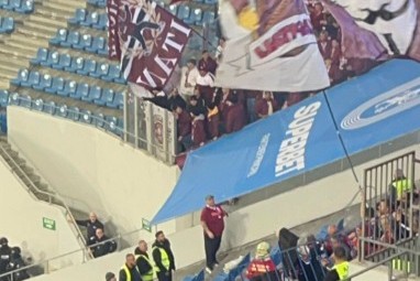 Liderul galeriei rapidiste Liviu Ungurean, aflat în stadion în apropeiere galeriei numeroase venită de la București