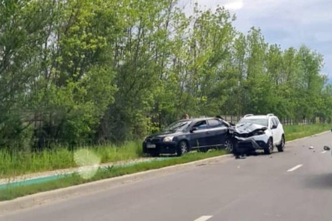 Așa arătau cele două mașini după impactul dintre ele, autoturismul lui Ganea fiind cel din dreapta