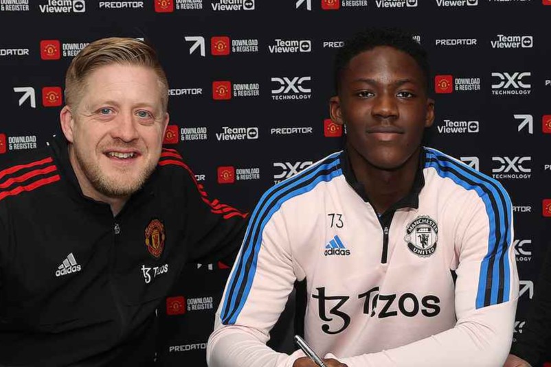 Nick Cox (47 de ani - foto, în stânga), directorul Academiei lui Manchester United, părăsește clubul